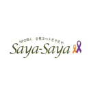 Logotipo "NPO法人 女性ネットさやさや Saya-Saya" con cintas de concienciacion naranjas y moradas, en un circulo blanco.