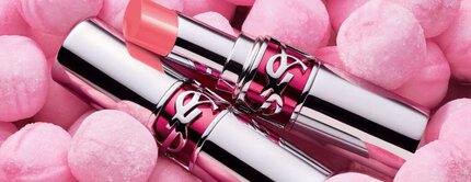 Labial rosa YSL sobre dulces rosas