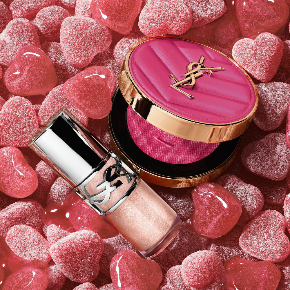 YSL LOVESHINE Plumping Lip Oil Gloss tono 10 y Make Me Blush tono 66, entre vibrantes dulces rosas en forma de corazon.