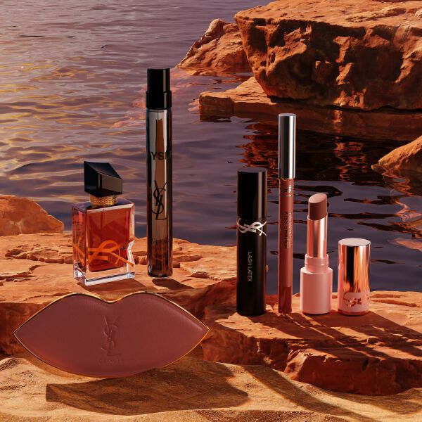 Set de belleza YSL con miniproductos y neceser blanco.