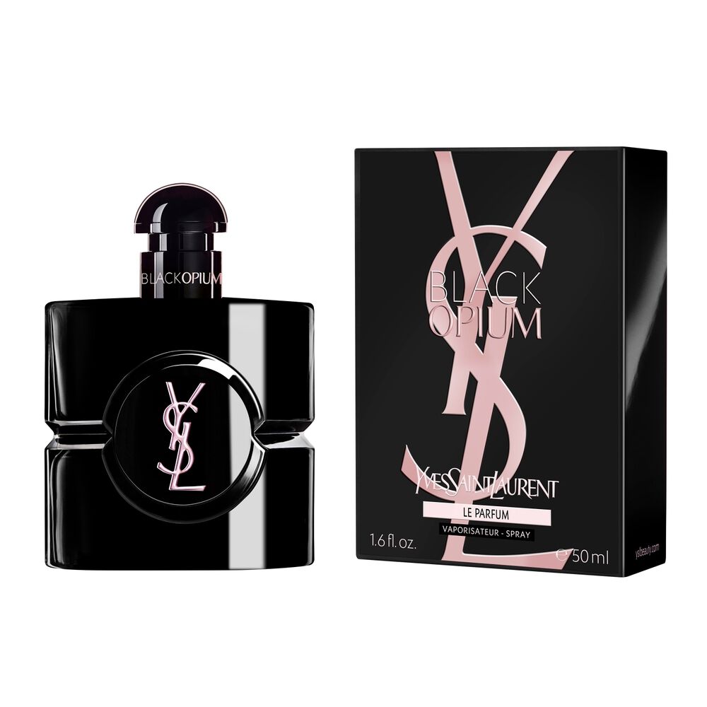 Frasco de Black Opium Le Parfum junto a su caja negra, adornada con la Cassandre rosa de YSL.