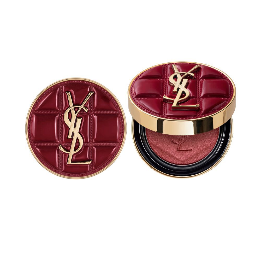 YSL Hazme sonrojar edicion coleccionista en estuche de cuero burdeos acolchado con el logo dorado de Cassandre, cerrado y abierto.