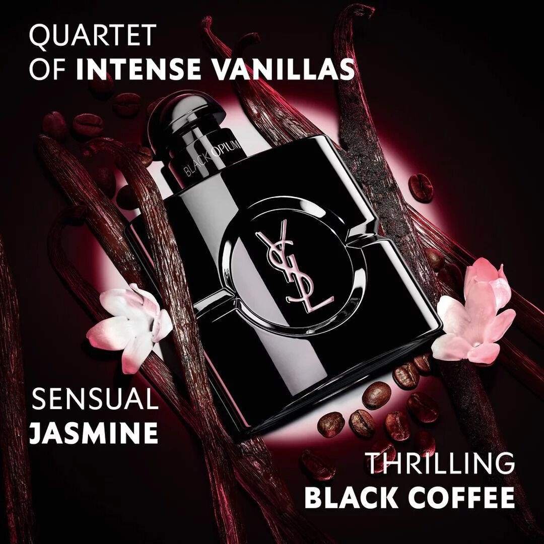 Frasco de Black Opium Le Parfum en negro brillante, rodeado de vainas de vainilla oscura y jazmin blanco con declaraciones.