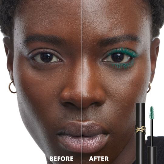 Comparación antes y después de Yves Saint Laurent Lash Clash Mascara en verde azulado en una mujer de piel oscura. El lado 'Después' muestra pestañas con un volumen significativo y un verde vibrante.