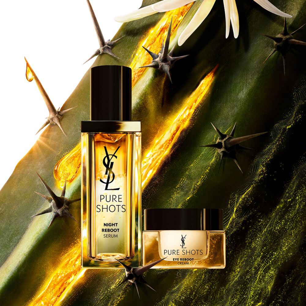Duo YSL Pure Shots: Night Reboot Serum y Eye Reboot Cream, con el icónico Cactus de Luna de fondo.