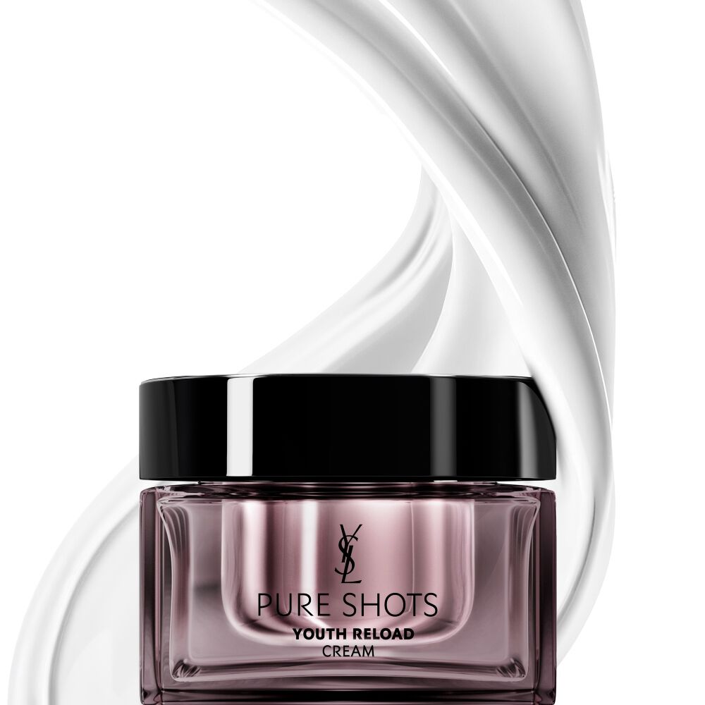 YSL Beauty Pure Shots Youth Reload, un tarro de crema rodeado por un remolino dinámico de su textura lujosa.