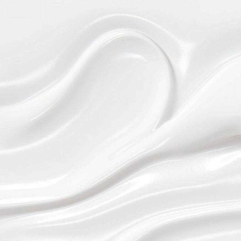 Crema Eye Reboot Pure Shots de YSL, un primer plano de su textura blanca, suave y lujosa, destacando su riqueza.