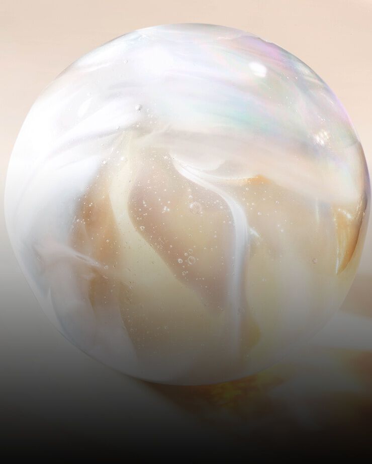 Esfera translúcida nacarada que representa el complejo Alpha-Panthenol